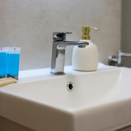 Reja Comfy Elegance By Bookinghost アパート