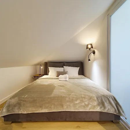 Reja Comfy Elegance By Bookinghost