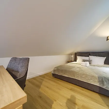 Reja Comfy Elegance By Bookinghost アパート